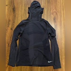 Nike fro fit multi purpose top size S